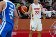 元游棋牌-中国男篮晋级形势：逆转11分取连胜稳住前三 7月再胜一场锁出线